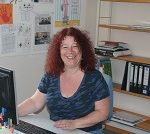 Zu sehen ist Sabine Winter-Hopf von der Stadtbibliothek Deggendorf.